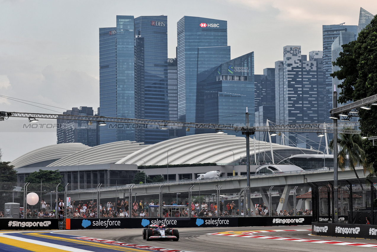 GP SINGAPORE, Daniel Ricciardo (AUS) RB VCARB 01.

20.09.2024. Formula 1 World Championship, Rd 18, Singapore Grand Prix, Marina Bay Street Circuit, Singapore, Practice Day.

- www.xpbimages.com, EMail: requests@xpbimages.com © Copyright: Moy / XPB Images