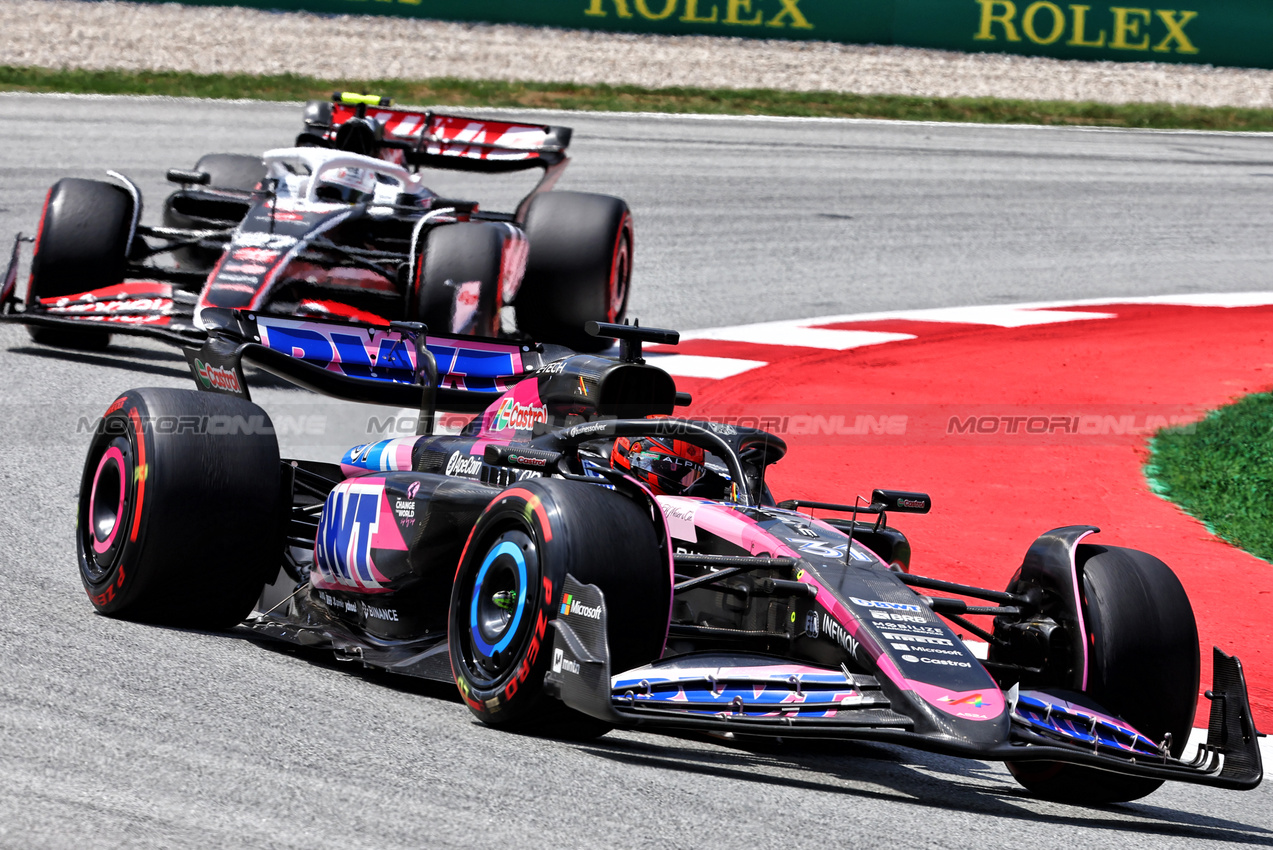 GP SPAGNA, Esteban Ocon (FRA) Alpine F1 Team A524.

23.06.2024. Formula 1 World Championship, Rd 10, Spanish Grand Prix, Barcelona, Spain, Gara Day.

- www.xpbimages.com, EMail: requests@xpbimages.com © Copyright: Charniaux / XPB Images