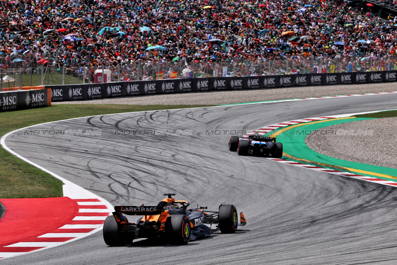 GP SPAGNA, Oscar Piastri (AUS) McLaren MCL38.

23.06.2024. Formula 1 World Championship, Rd 10, Spanish Grand Prix, Barcelona, Spain, Gara Day.

- www.xpbimages.com, EMail: requests@xpbimages.com © Copyright: Batchelor / XPB Images