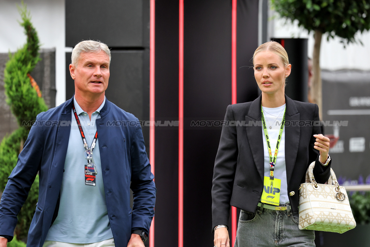 GP SPAGNA, (L to R): David Coulthard (GBR) Channel 4 F1 Commentator with Domenica Sigrid Silversand (SWE).

23.06.2024. Formula 1 World Championship, Rd 10, Spanish Grand Prix, Barcelona, Spain, Gara Day.

- www.xpbimages.com, EMail: requests@xpbimages.com © Copyright: Rew / XPB Images