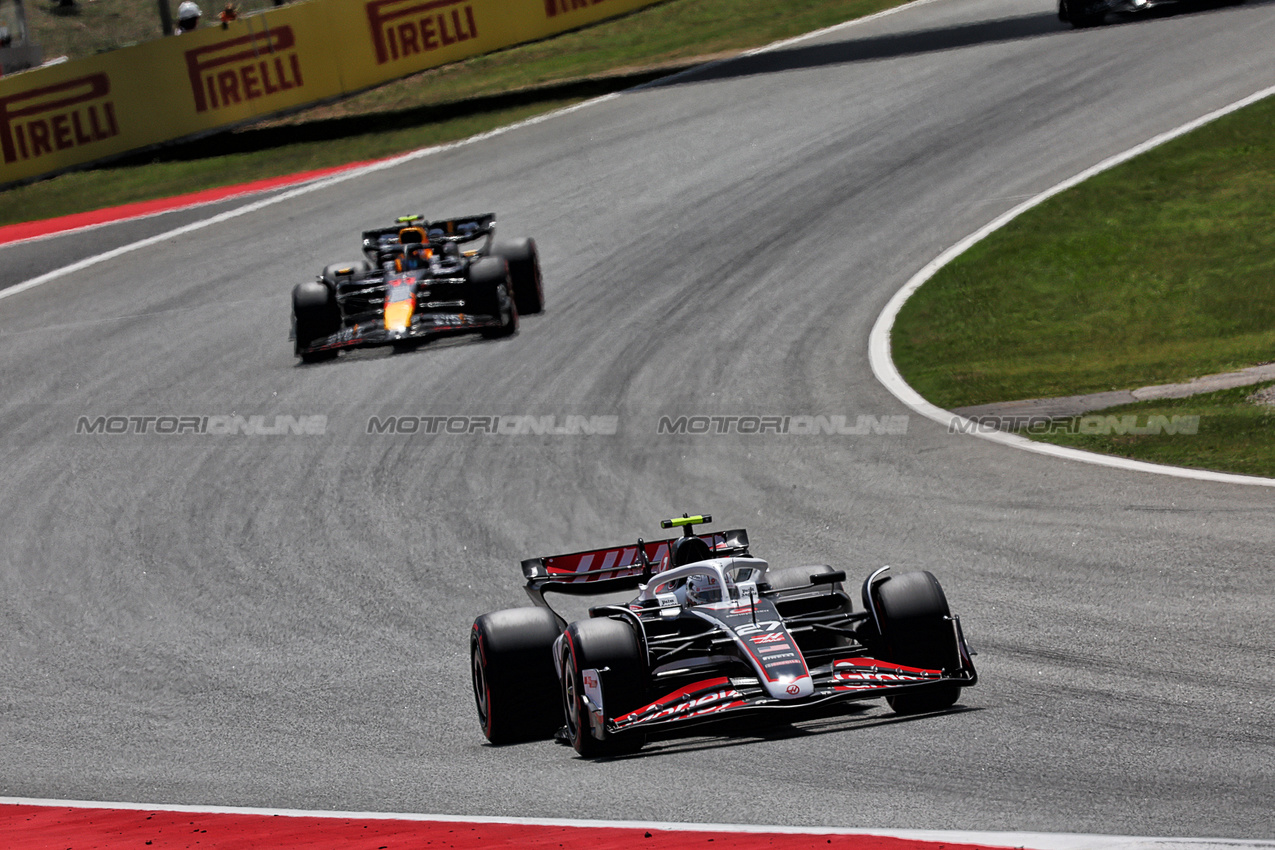 GP SPAGNA, Nico Hulkenberg (GER) Haas VF-24.

23.06.2024. Formula 1 World Championship, Rd 10, Spanish Grand Prix, Barcelona, Spain, Gara Day.

- www.xpbimages.com, EMail: requests@xpbimages.com © Copyright: Batchelor / XPB Images