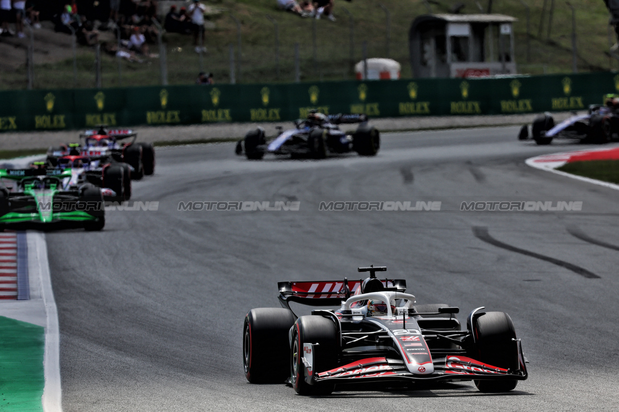 GP SPAGNA, Kevin Magnussen (DEN) Haas VF-24.

23.06.2024. Formula 1 World Championship, Rd 10, Spanish Grand Prix, Barcelona, Spain, Gara Day.

- www.xpbimages.com, EMail: requests@xpbimages.com © Copyright: Batchelor / XPB Images