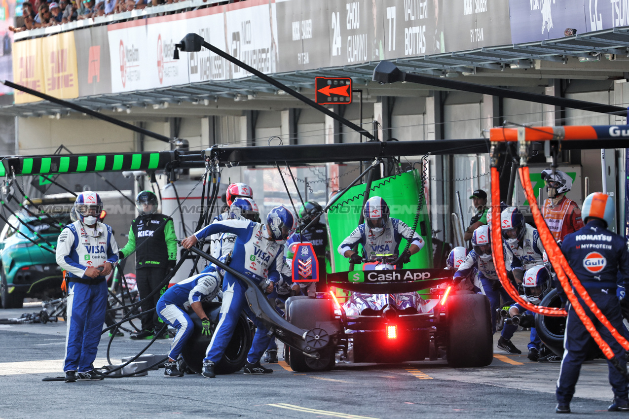 GP SPAGNA, Yuki Tsunoda (JPN) RB VCARB 01 makes a pit stop.

23.06.2024. Formula 1 World Championship, Rd 10, Spanish Grand Prix, Barcelona, Spain, Gara Day.

- www.xpbimages.com, EMail: requests@xpbimages.com © Copyright: Batchelor / XPB Images