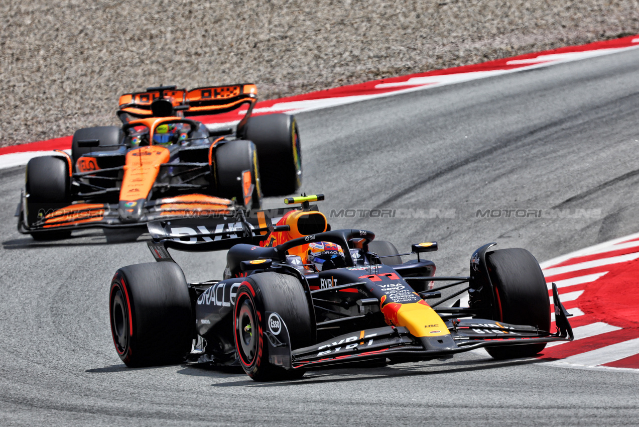 GP SPAGNA, Sergio Perez (MEX) Red Bull Racing RB20.

23.06.2024. Formula 1 World Championship, Rd 10, Spanish Grand Prix, Barcelona, Spain, Gara Day.

- www.xpbimages.com, EMail: requests@xpbimages.com © Copyright: Batchelor / XPB Images