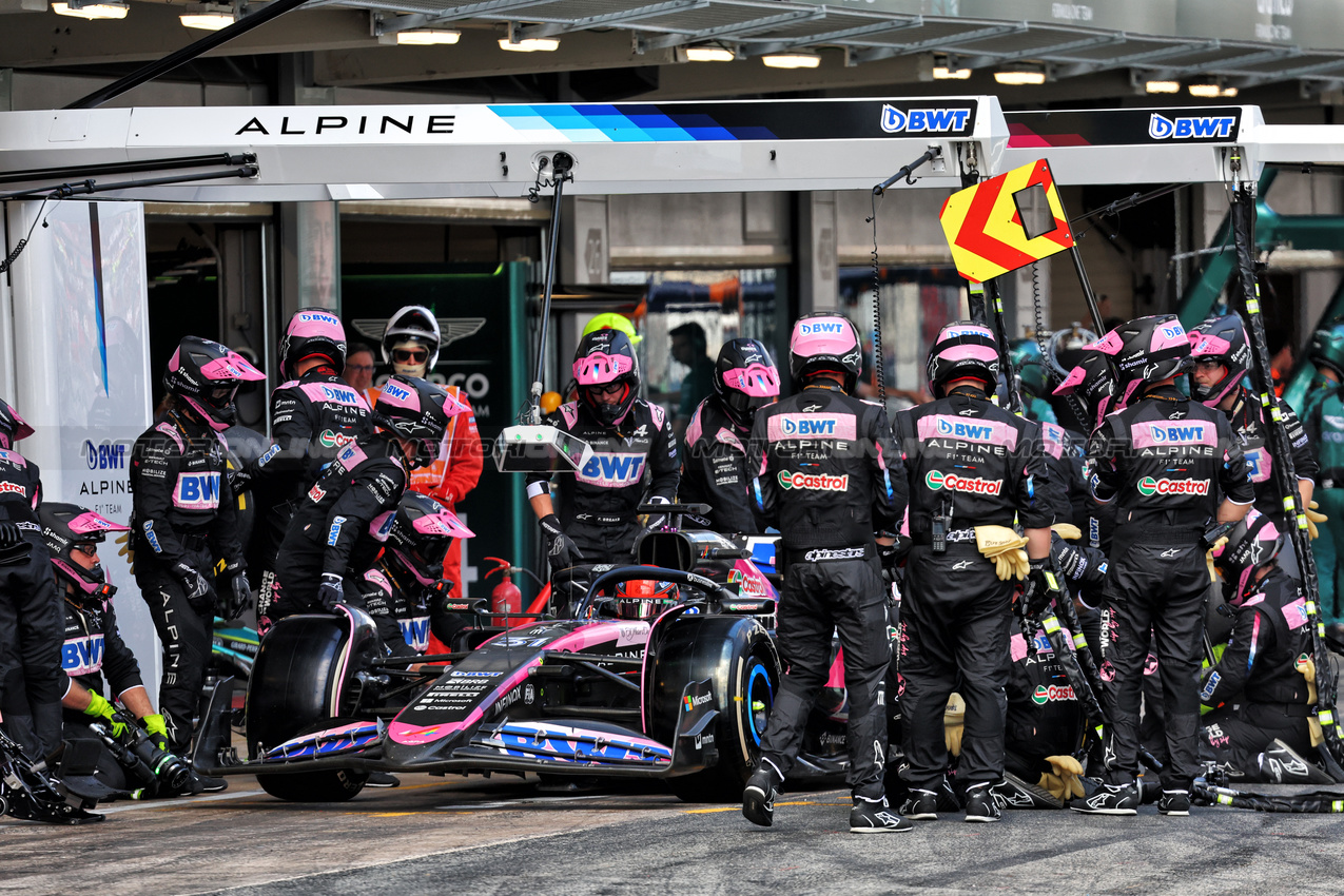 GP SPAGNA, Esteban Ocon (FRA) Alpine F1 Team A524 makes a pit stop.

23.06.2024. Formula 1 World Championship, Rd 10, Spanish Grand Prix, Barcelona, Spain, Gara Day.

- www.xpbimages.com, EMail: requests@xpbimages.com © Copyright: Batchelor / XPB Images