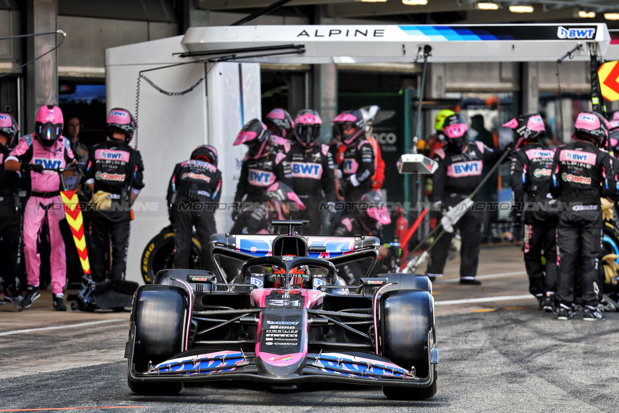 GP SPAGNA, Esteban Ocon (FRA) Alpine F1 Team A524 makes a pit stop.

23.06.2024. Formula 1 World Championship, Rd 10, Spanish Grand Prix, Barcelona, Spain, Gara Day.

- www.xpbimages.com, EMail: requests@xpbimages.com © Copyright: Batchelor / XPB Images