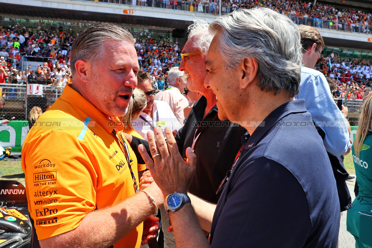 GP SPAGNA, (L to R): Zak Brown (USA) McLaren Executive Director with Flavio Briatore (ITA) Alpine F1 Team Executive Advisor e Luca de Meo (ITA) Groupe Renault Chief Executive Officer on the grid.

23.06.2024. Formula 1 World Championship, Rd 10, Spanish Grand Prix, Barcelona, Spain, Gara Day.

- www.xpbimages.com, EMail: requests@xpbimages.com © Copyright: Batchelor / XPB Images