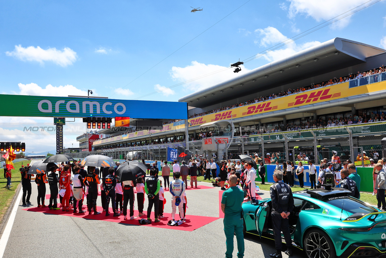 GP SPAGNA, Drivers as the grid observes the national anthem.

23.06.2024. Formula 1 World Championship, Rd 10, Spanish Grand Prix, Barcelona, Spain, Gara Day.

- www.xpbimages.com, EMail: requests@xpbimages.com © Copyright: Batchelor / XPB Images