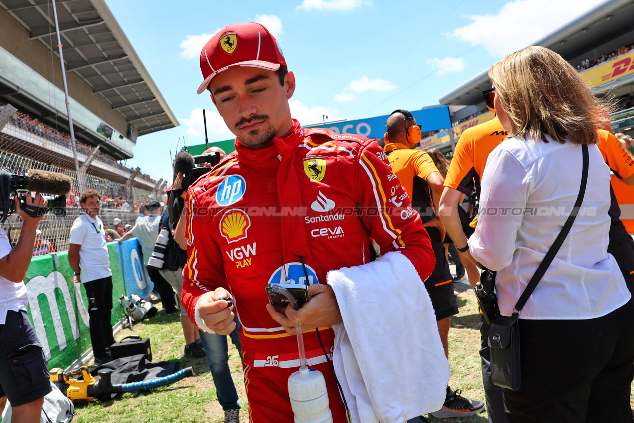 GP SPAGNA, Charles Leclerc (MON) Ferrari on the grid.

23.06.2024. Formula 1 World Championship, Rd 10, Spanish Grand Prix, Barcelona, Spain, Gara Day.

- www.xpbimages.com, EMail: requests@xpbimages.com © Copyright: Batchelor / XPB Images