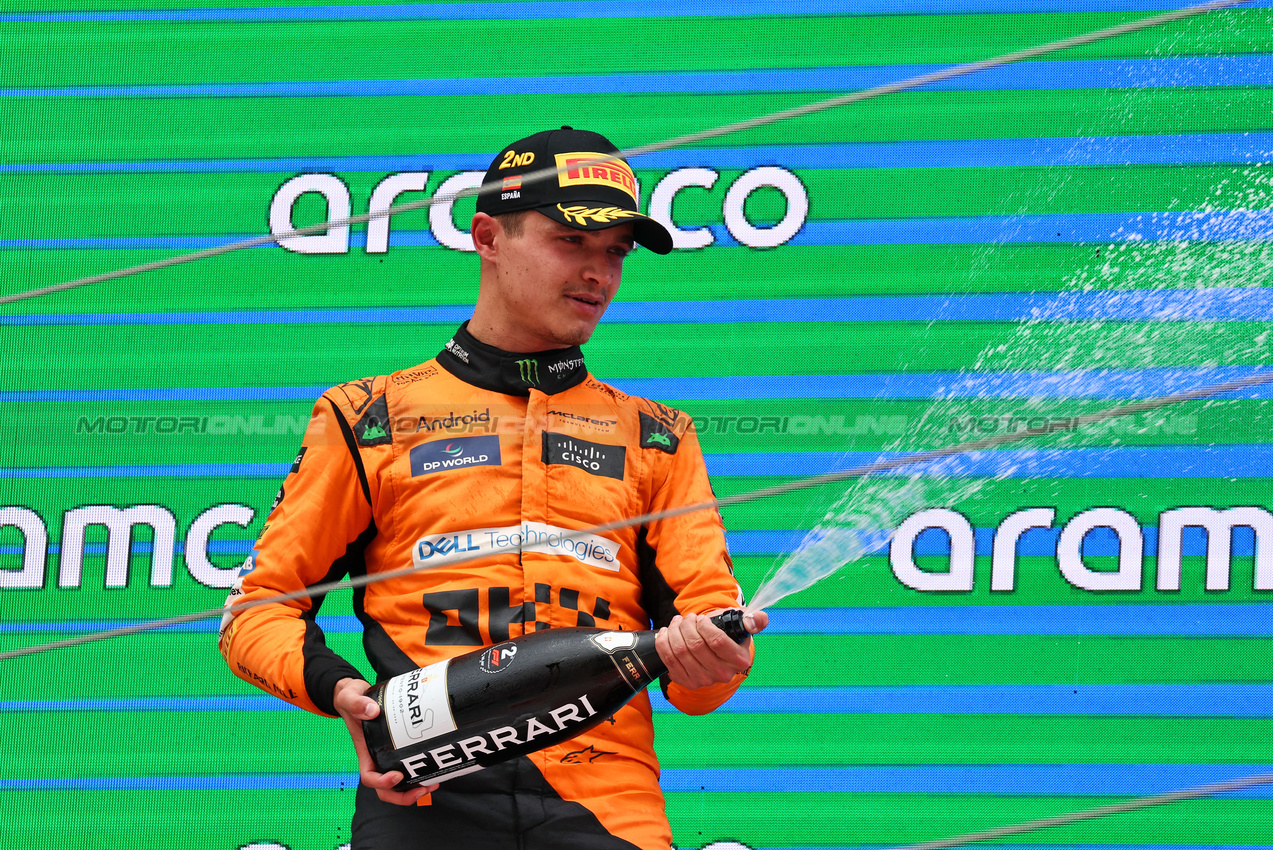 GP SPAGNA, Lando Norris (GBR) McLaren celebrates his second position on the podium.

23.06.2024. Formula 1 World Championship, Rd 10, Spanish Grand Prix, Barcelona, Spain, Gara Day.

- www.xpbimages.com, EMail: requests@xpbimages.com © Copyright: Moy / XPB Images