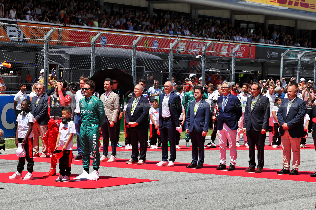 GP SPAGNA, Carlos Sainz Jr (ESP) Ferrari e Fernando Alonso (ESP) Aston Martin F1 Team on the grid.

23.06.2024. Formula 1 World Championship, Rd 10, Spanish Grand Prix, Barcelona, Spain, Gara Day.

- www.xpbimages.com, EMail: requests@xpbimages.com © Copyright: Moy / XPB Images