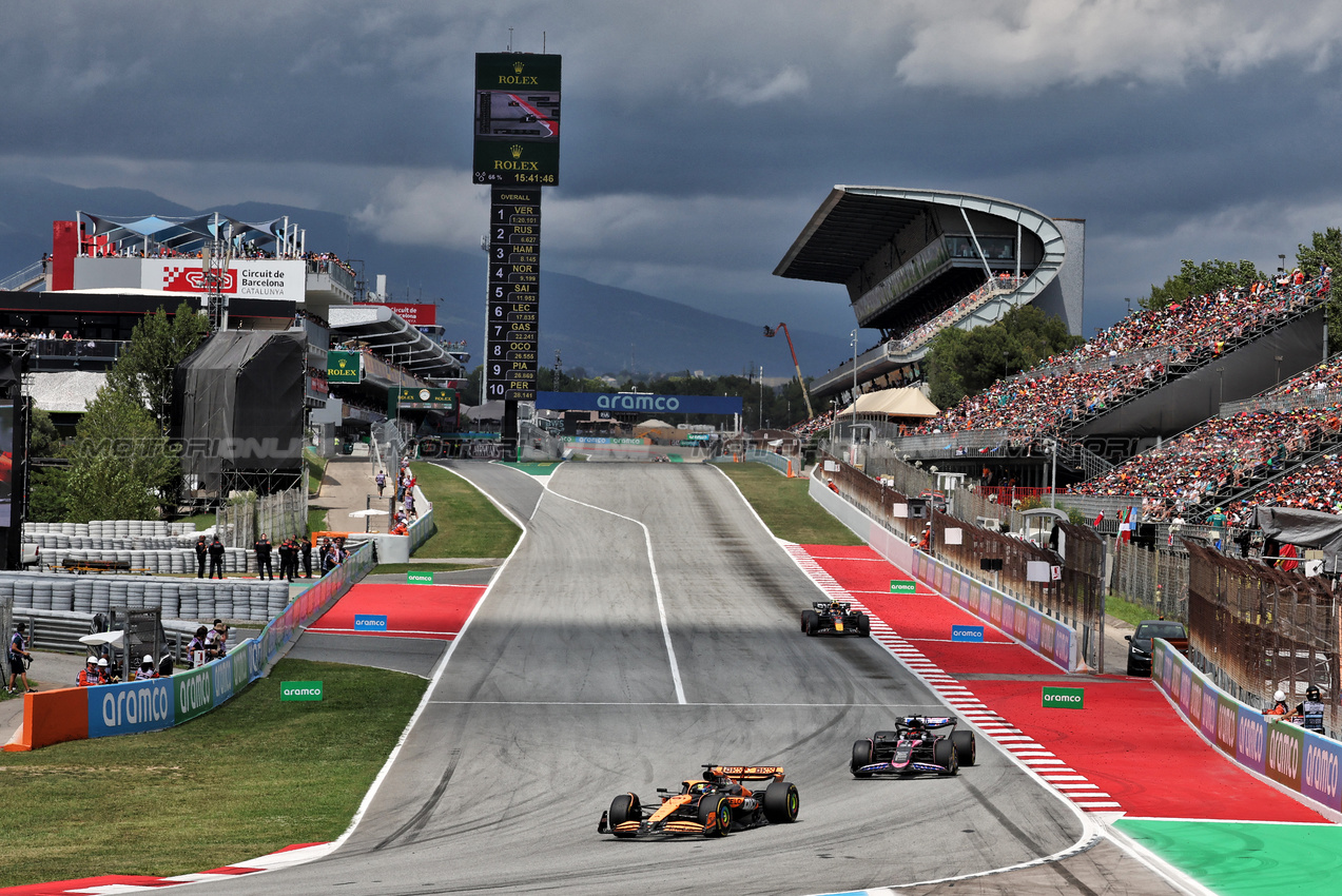 GP SPAGNA, Oscar Piastri (AUS) McLaren MCL38.

23.06.2024. Formula 1 World Championship, Rd 10, Spanish Grand Prix, Barcelona, Spain, Gara Day.

- www.xpbimages.com, EMail: requests@xpbimages.com © Copyright: Moy / XPB Images