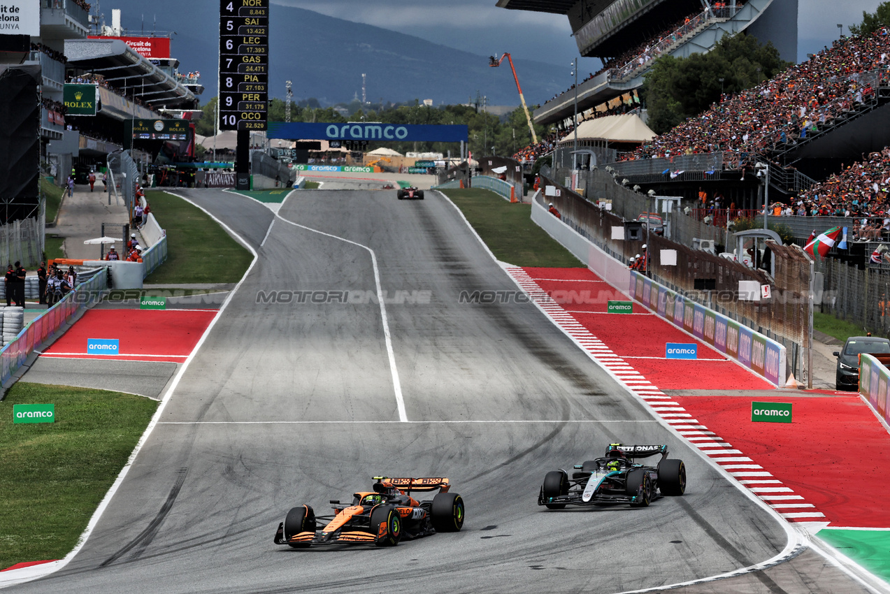 GP SPAGNA, Lando Norris (GBR) McLaren MCL38.

23.06.2024. Formula 1 World Championship, Rd 10, Spanish Grand Prix, Barcelona, Spain, Gara Day.

- www.xpbimages.com, EMail: requests@xpbimages.com © Copyright: Moy / XPB Images