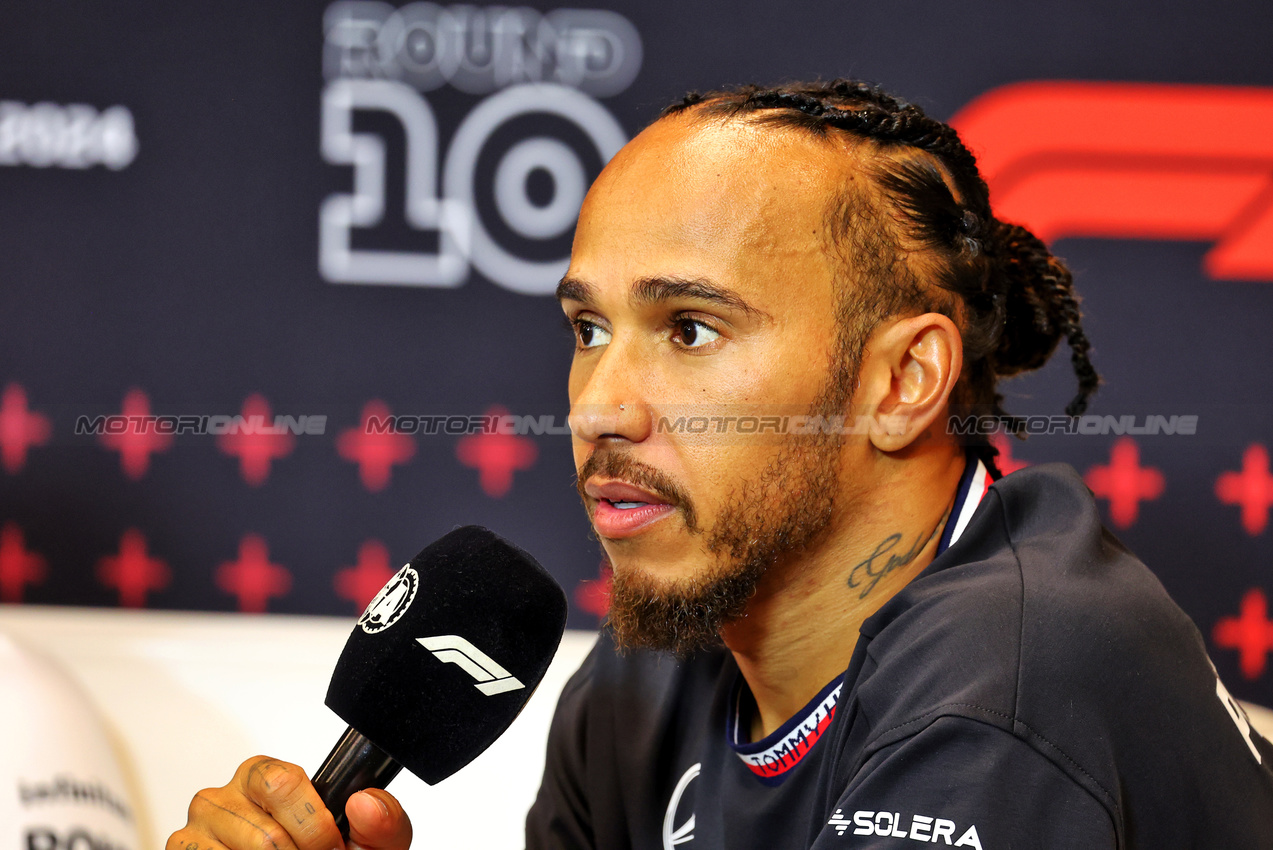 GP SPAGNA, Lewis Hamilton (GBR) Mercedes AMG F1 in the post race FIA Press Conference.

23.06.2024. Formula 1 World Championship, Rd 10, Spanish Grand Prix, Barcelona, Spain, Gara Day.

- www.xpbimages.com, EMail: requests@xpbimages.com © Copyright: Batchelor / XPB Images