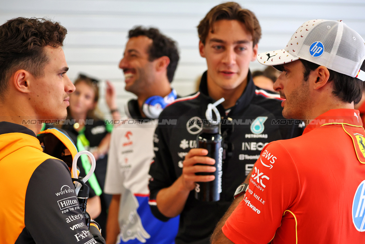 GP SPAGNA, (L to R): Lando Norris (GBR) McLaren e Carlos Sainz Jr (ESP) Ferrari on the drivers' parade.

23.06.2024. Formula 1 World Championship, Rd 10, Spanish Grand Prix, Barcelona, Spain, Gara Day.

- www.xpbimages.com, EMail: requests@xpbimages.com © Copyright: Batchelor / XPB Images