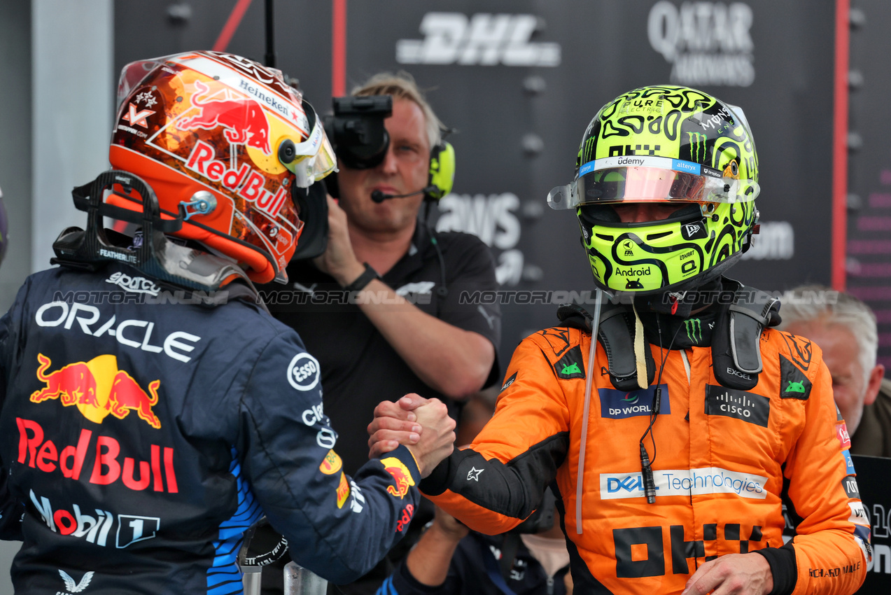 GP SPAGNA, (L to R): Gara winner Max Verstappen (NLD) Red Bull Racing celebrates in parc ferme with second placed Lando Norris (GBR) McLaren.

23.06.2024. Formula 1 World Championship, Rd 10, Spanish Grand Prix, Barcelona, Spain, Gara Day.

- www.xpbimages.com, EMail: requests@xpbimages.com © Copyright: Rew / XPB Images