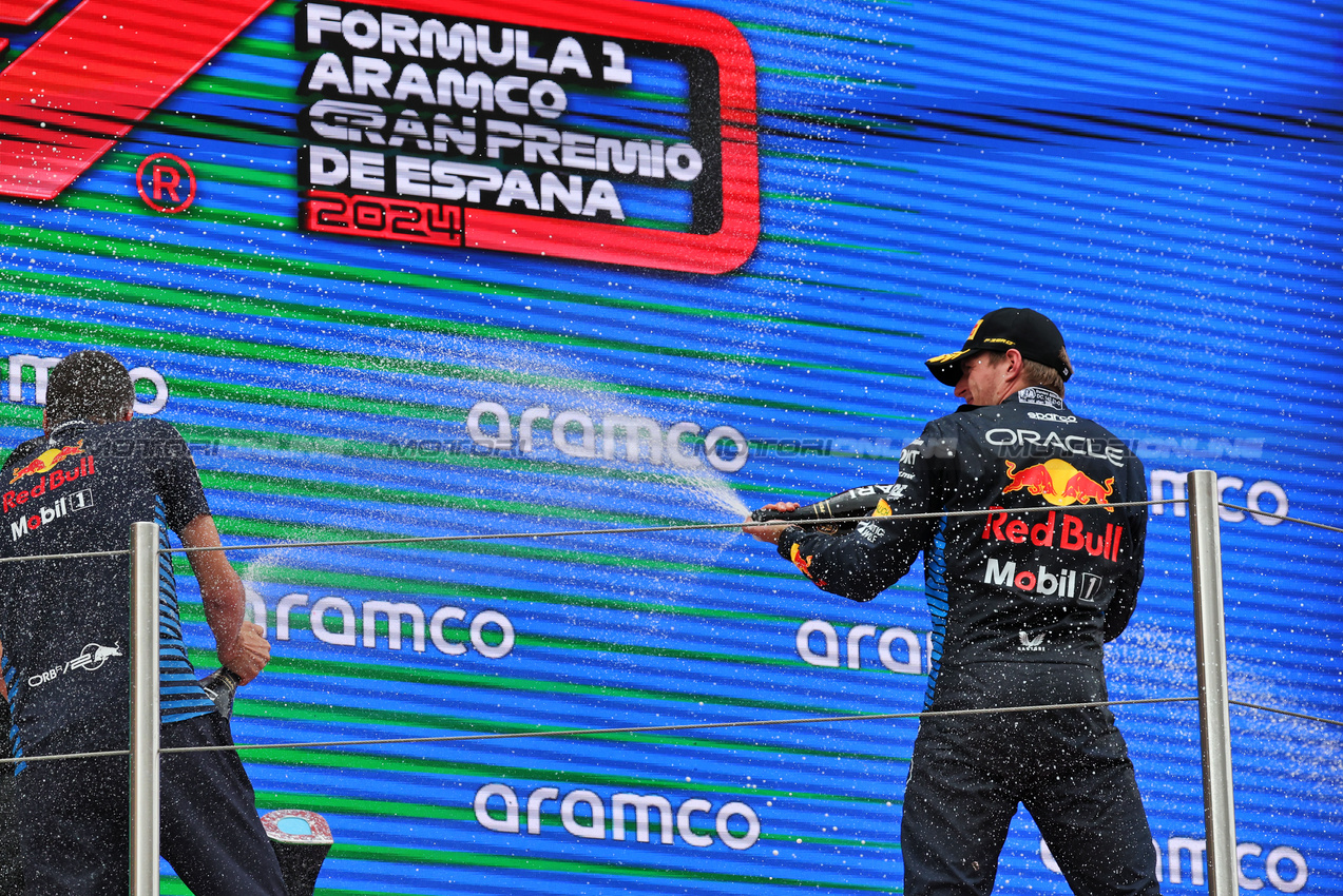 GP SPAGNA, Gara winner Max Verstappen (NLD) Red Bull Racing celebrates on the podium.

23.06.2024. Formula 1 World Championship, Rd 10, Spanish Grand Prix, Barcelona, Spain, Gara Day.

- www.xpbimages.com, EMail: requests@xpbimages.com © Copyright: Rew / XPB Images