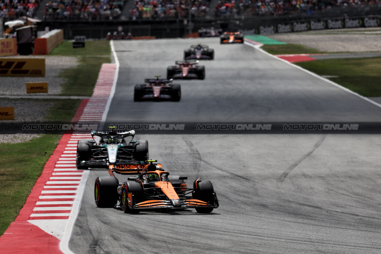 GP SPAGNA, Lando Norris (GBR) McLaren MCL38.

23.06.2024. Formula 1 World Championship, Rd 10, Spanish Grand Prix, Barcelona, Spain, Gara Day.

- www.xpbimages.com, EMail: requests@xpbimages.com © Copyright: Rew / XPB Images