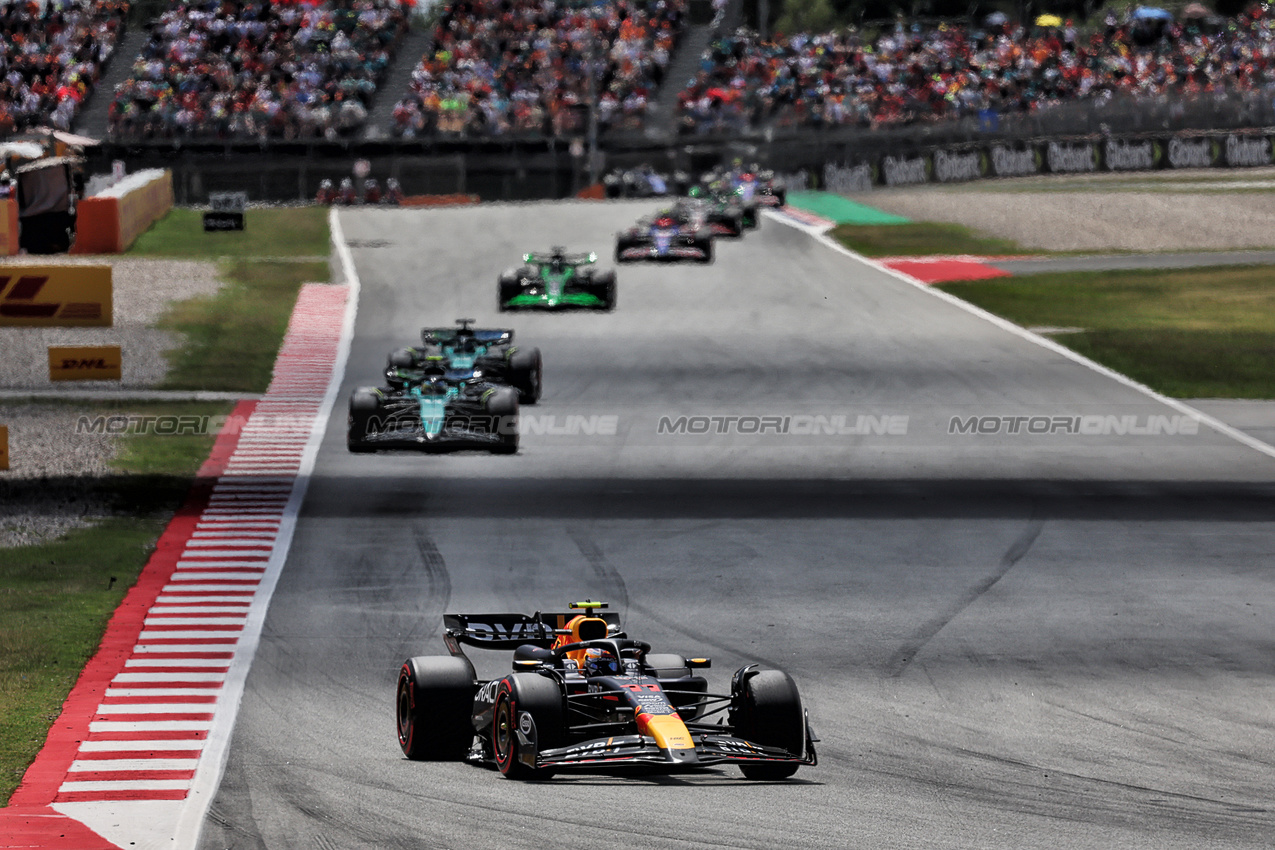 GP SPAGNA, Sergio Perez (MEX) Red Bull Racing RB20.

23.06.2024. Formula 1 World Championship, Rd 10, Spanish Grand Prix, Barcelona, Spain, Gara Day.

- www.xpbimages.com, EMail: requests@xpbimages.com © Copyright: Rew / XPB Images