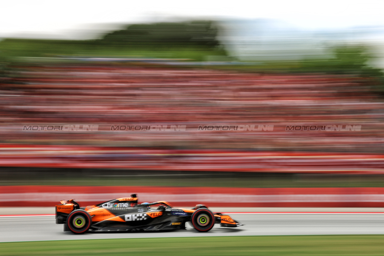 GP SPAGNA, Oscar Piastri (AUS) McLaren MCL38.

23.06.2024. Formula 1 World Championship, Rd 10, Spanish Grand Prix, Barcelona, Spain, Gara Day.

- www.xpbimages.com, EMail: requests@xpbimages.com © Copyright: Rew / XPB Images