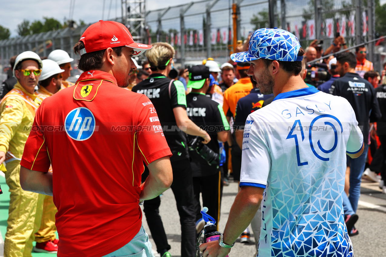 GP SPAGNA, (L to R): Charles Leclerc (MON) Ferrari e Pierre Gasly (FRA) Alpine F1 Team on the drivers' parade.

23.06.2024. Formula 1 World Championship, Rd 10, Spanish Grand Prix, Barcelona, Spain, Gara Day.

- www.xpbimages.com, EMail: requests@xpbimages.com © Copyright: Batchelor / XPB Images