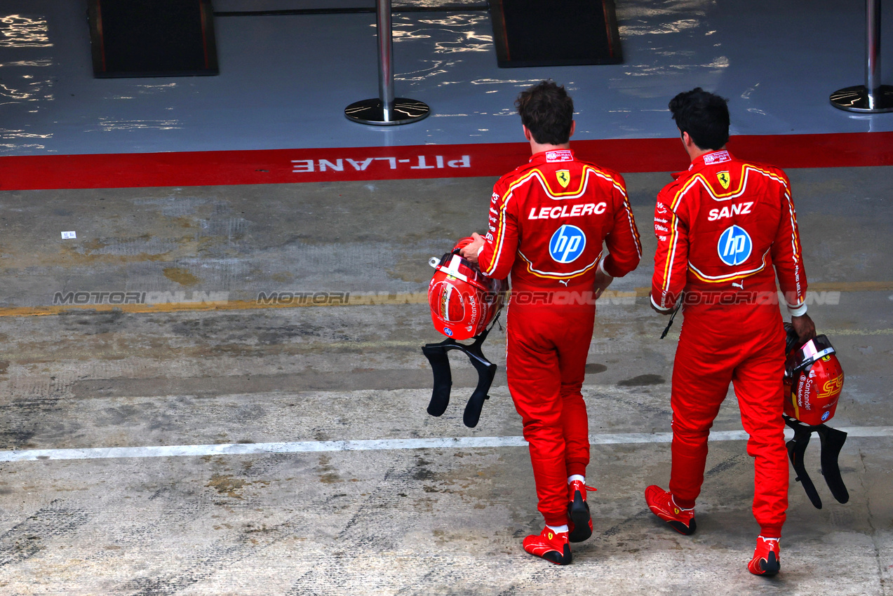 GP SPAGNA, (L to R): Charles Leclerc (MON) Ferrari e Carlos Sainz Jr (ESP) Ferrari in parc ferme.

23.06.2024. Formula 1 World Championship, Rd 10, Spanish Grand Prix, Barcelona, Spain, Gara Day.

 - www.xpbimages.com, EMail: requests@xpbimages.com © Copyright: Coates / XPB Images