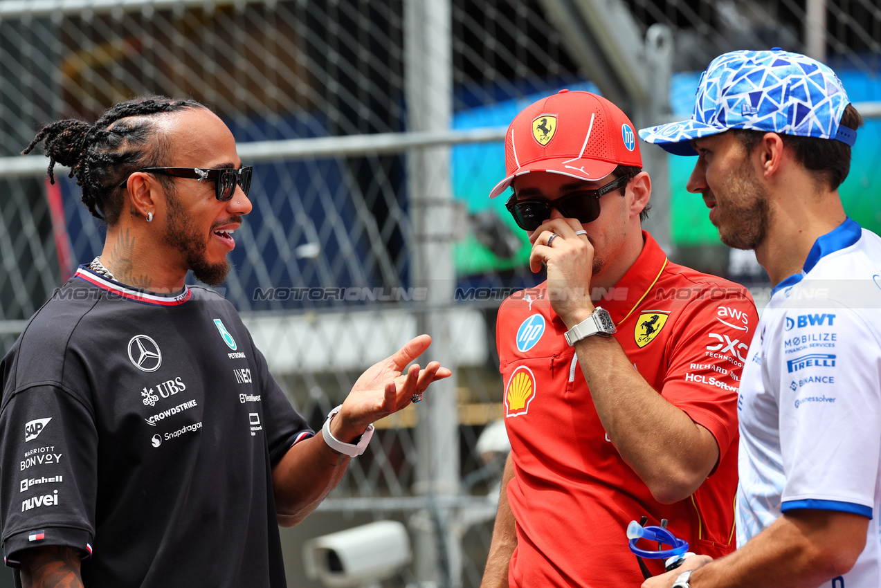 GP SPAGNA, (L to R): Lewis Hamilton (GBR) Mercedes AMG F1; Charles Leclerc (MON) Ferrari; e Pierre Gasly (FRA) Alpine F1 Team, on the drivers' parade.

23.06.2024. Formula 1 World Championship, Rd 10, Spanish Grand Prix, Barcelona, Spain, Gara Day.

- www.xpbimages.com, EMail: requests@xpbimages.com © Copyright: Batchelor / XPB Images