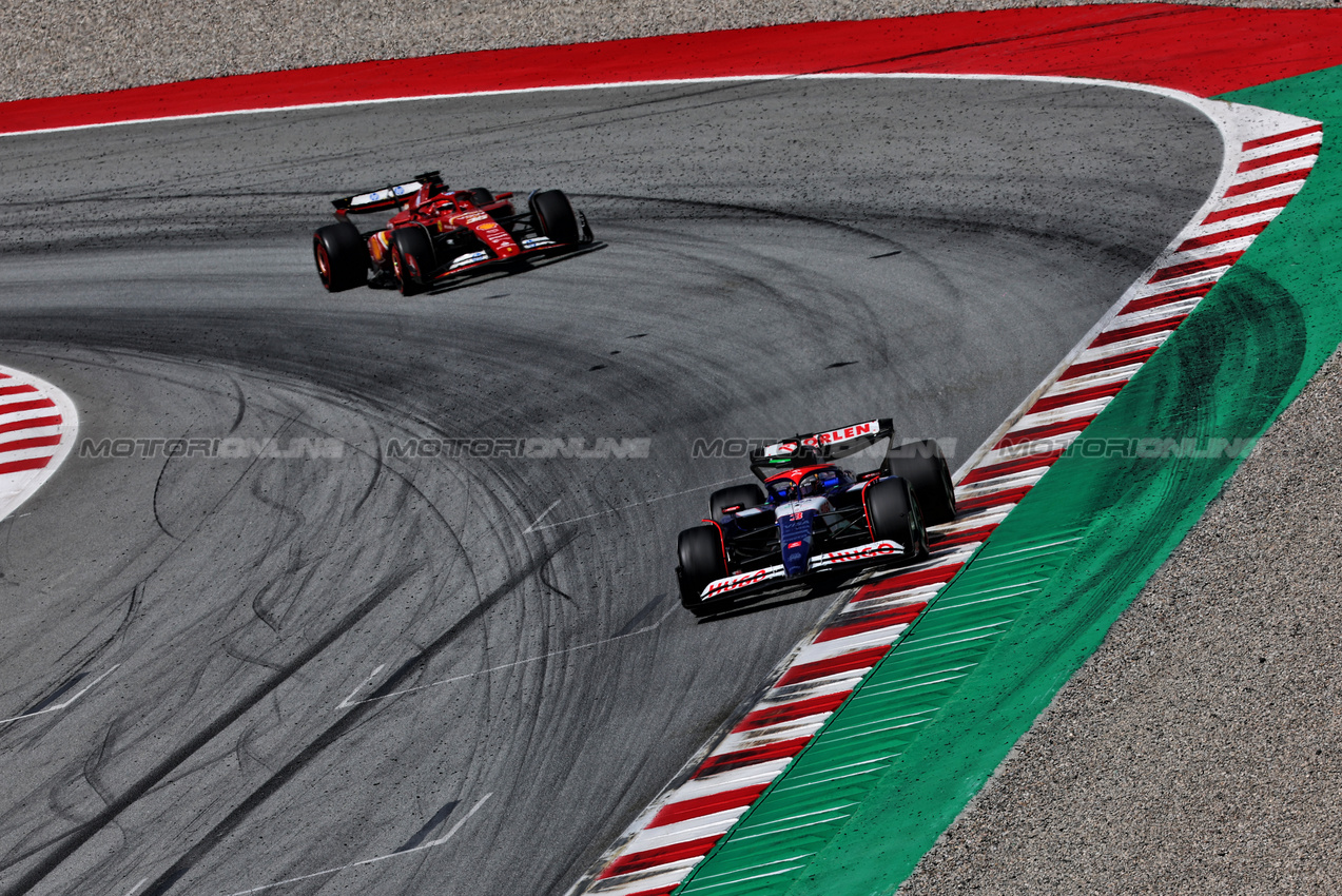 GP SPAGNA, Daniel Ricciardo (AUS) RB VCARB 01.

23.06.2024. Formula 1 World Championship, Rd 10, Spanish Grand Prix, Barcelona, Spain, Gara Day.

 - www.xpbimages.com, EMail: requests@xpbimages.com © Copyright: Coates / XPB Images