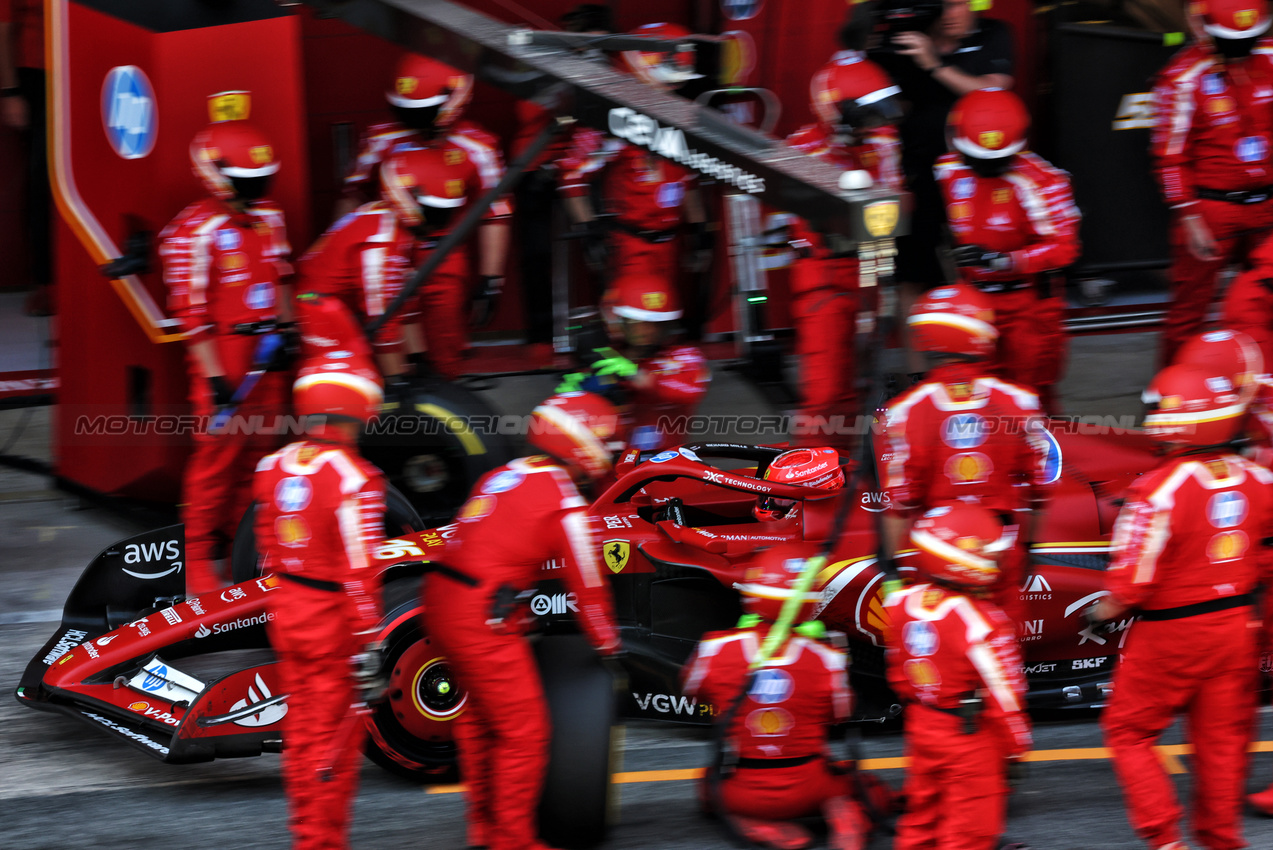 GP SPAGNA, Charles Leclerc (MON) Ferrari SF-24 makes a pit stop.

23.06.2024. Formula 1 World Championship, Rd 10, Spanish Grand Prix, Barcelona, Spain, Gara Day.

 - www.xpbimages.com, EMail: requests@xpbimages.com © Copyright: Coates / XPB Images