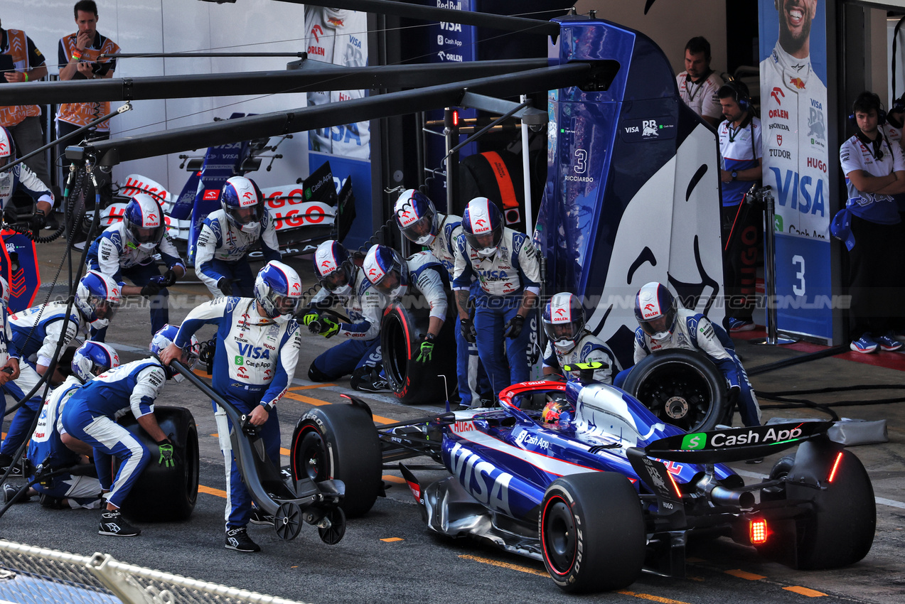 GP SPAGNA, Yuki Tsunoda (JPN) RB VCARB 01 makes a pit stop.

23.06.2024. Formula 1 World Championship, Rd 10, Spanish Grand Prix, Barcelona, Spain, Gara Day.

 - www.xpbimages.com, EMail: requests@xpbimages.com © Copyright: Coates / XPB Images