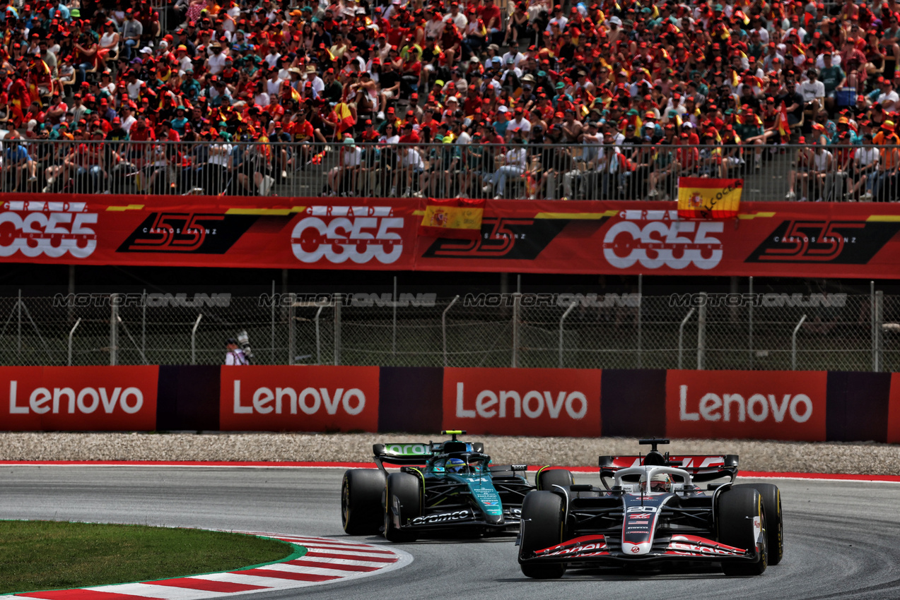 GP SPAGNA, Kevin Magnussen (DEN) Haas VF-24.

23.06.2024. Formula 1 World Championship, Rd 10, Spanish Grand Prix, Barcelona, Spain, Gara Day.

 - www.xpbimages.com, EMail: requests@xpbimages.com © Copyright: Coates / XPB Images