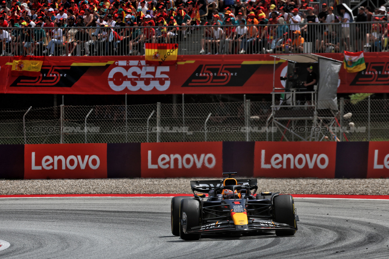 GP SPAGNA, Max Verstappen (NLD) Red Bull Racing RB20.

23.06.2024. Formula 1 World Championship, Rd 10, Spanish Grand Prix, Barcelona, Spain, Gara Day.

 - www.xpbimages.com, EMail: requests@xpbimages.com © Copyright: Coates / XPB Images