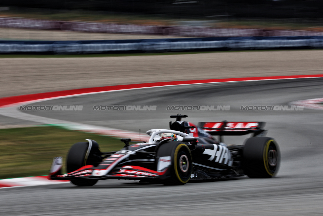 GP SPAGNA, Kevin Magnussen (DEN) Haas VF-24.

23.06.2024. Formula 1 World Championship, Rd 10, Spanish Grand Prix, Barcelona, Spain, Gara Day.

 - www.xpbimages.com, EMail: requests@xpbimages.com © Copyright: Coates / XPB Images