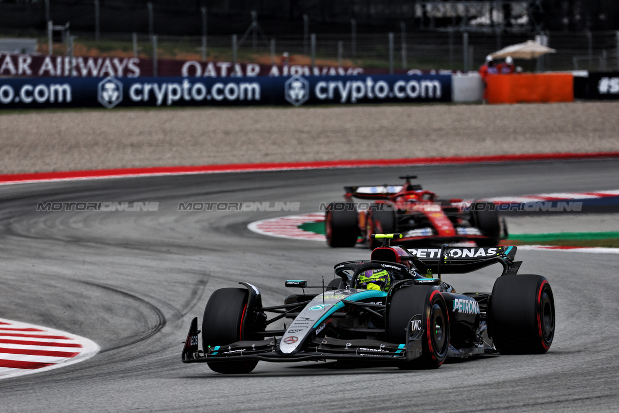 GP SPAGNA, Lewis Hamilton (GBR) Mercedes AMG F1 W15.

23.06.2024. Formula 1 World Championship, Rd 10, Spanish Grand Prix, Barcelona, Spain, Gara Day.

 - www.xpbimages.com, EMail: requests@xpbimages.com © Copyright: Coates / XPB Images