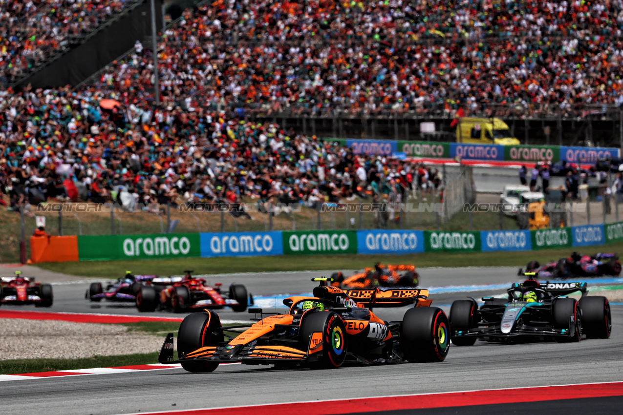 GP SPAGNA, Lando Norris (GBR) McLaren MCL38.

23.06.2024. Formula 1 World Championship, Rd 10, Spanish Grand Prix, Barcelona, Spain, Gara Day.

 - www.xpbimages.com, EMail: requests@xpbimages.com © Copyright: Coates / XPB Images