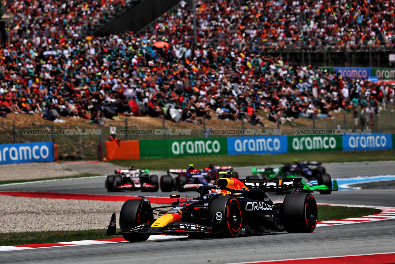 GP SPAGNA, Sergio Perez (MEX) Red Bull Racing RB20.

23.06.2024. Formula 1 World Championship, Rd 10, Spanish Grand Prix, Barcelona, Spain, Gara Day.

 - www.xpbimages.com, EMail: requests@xpbimages.com © Copyright: Coates / XPB Images