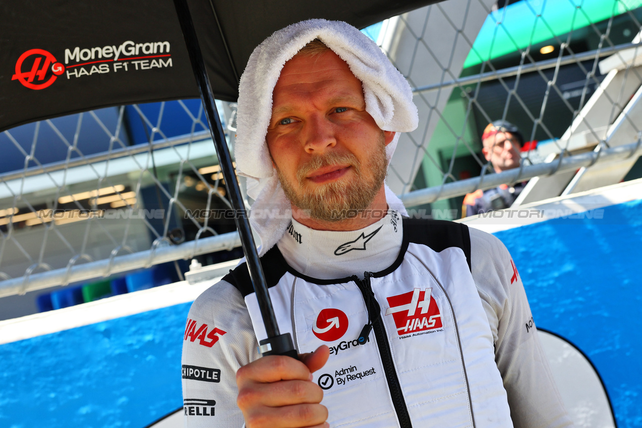 GP SPAGNA, Kevin Magnussen (DEN) Haas F1 Team on the grid.

23.06.2024. Formula 1 World Championship, Rd 10, Spanish Grand Prix, Barcelona, Spain, Gara Day.

- www.xpbimages.com, EMail: requests@xpbimages.com © Copyright: Batchelor / XPB Images