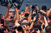 GP SPAGNA, Gara winner Max Verstappen (NLD) Red Bull Racing celebrates with the team in parc ferme.

23.06.2024. Formula 1 World Championship, Rd 10, Spanish Grand Prix, Barcelona, Spain, Gara Day.

- www.xpbimages.com, EMail: requests@xpbimages.com © Copyright: Batchelor / XPB Images