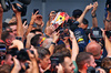 GP SPAGNA, Gara winner Max Verstappen (NLD) Red Bull Racing celebrates with the team in parc ferme.

23.06.2024. Formula 1 World Championship, Rd 10, Spanish Grand Prix, Barcelona, Spain, Gara Day.

- www.xpbimages.com, EMail: requests@xpbimages.com © Copyright: Batchelor / XPB Images