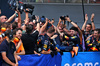 GP SPAGNA, Gara winner Max Verstappen (NLD) Red Bull Racing celebrates with the team in parc ferme.

23.06.2024. Formula 1 World Championship, Rd 10, Spanish Grand Prix, Barcelona, Spain, Gara Day.

- www.xpbimages.com, EMail: requests@xpbimages.com © Copyright: Moy / XPB Images