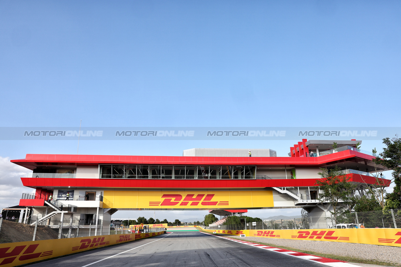 GP SPAGNA, Circuit Atmosfera - new bridge building over the back straight.

20.06.2024. Formula 1 World Championship, Rd 10, Spanish Grand Prix, Barcelona, Spain, Preparation Day.

- www.xpbimages.com, EMail: requests@xpbimages.com © Copyright: Batchelor / XPB Images