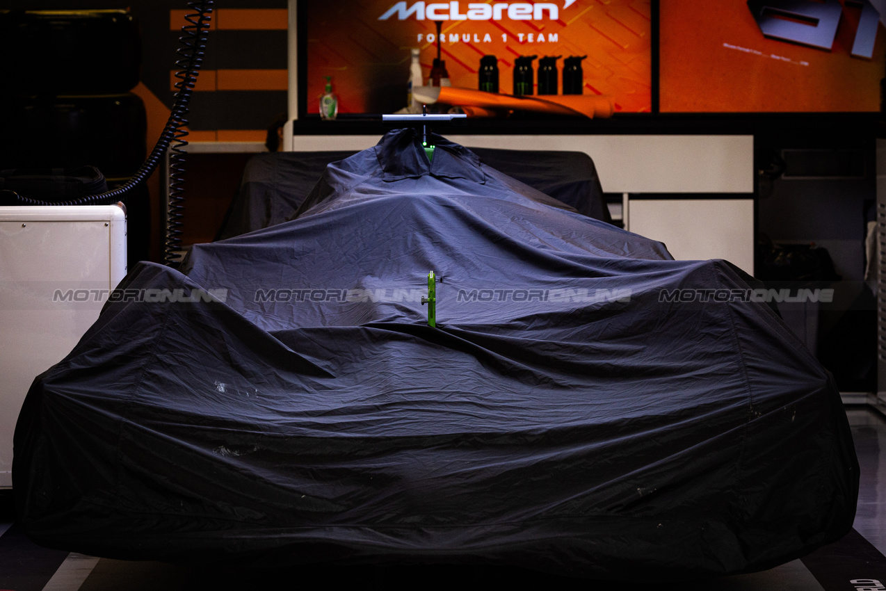 GP SPAGNA, McLaren MCL38 under wraps.

20.06.2024. Formula 1 World Championship, Rd 10, Spanish Grand Prix, Barcelona, Spain, Preparation Day.

- www.xpbimages.com, EMail: requests@xpbimages.com © Copyright: Rew / XPB Images