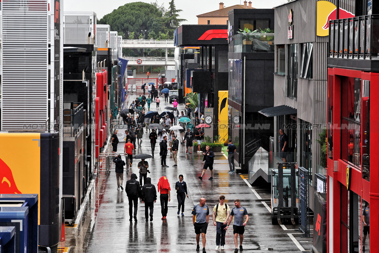 GP SPAGNA, Paddock Atmosfera.

20.06.2024. Formula 1 World Championship, Rd 10, Spanish Grand Prix, Barcelona, Spain, Preparation Day.

- www.xpbimages.com, EMail: requests@xpbimages.com © Copyright: Moy / XPB Images