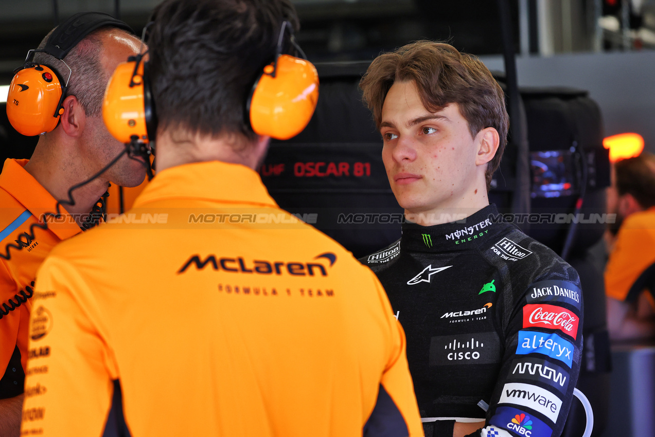 GP SPAGNA, Oscar Piastri (AUS) McLaren.

22.06.2024. Formula 1 World Championship, Rd 10, Spanish Grand Prix, Barcelona, Spain, Qualifiche Day.

- www.xpbimages.com, EMail: requests@xpbimages.com © Copyright: Batchelor / XPB Images