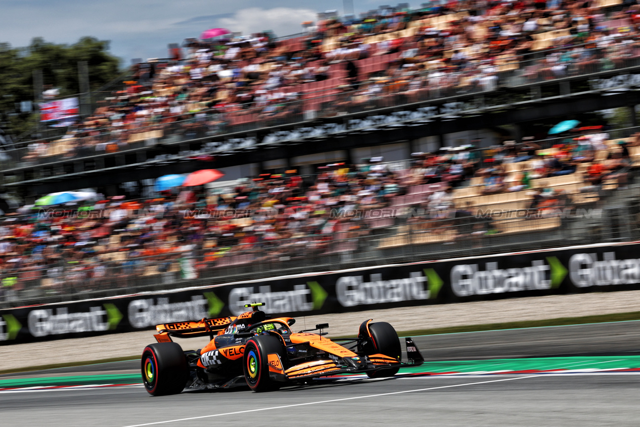 GP SPAGNA, Lando Norris (GBR) McLaren MCL38.

22.06.2024. Formula 1 World Championship, Rd 10, Spanish Grand Prix, Barcelona, Spain, Qualifiche Day.

- www.xpbimages.com, EMail: requests@xpbimages.com © Copyright: Charniaux / XPB Images