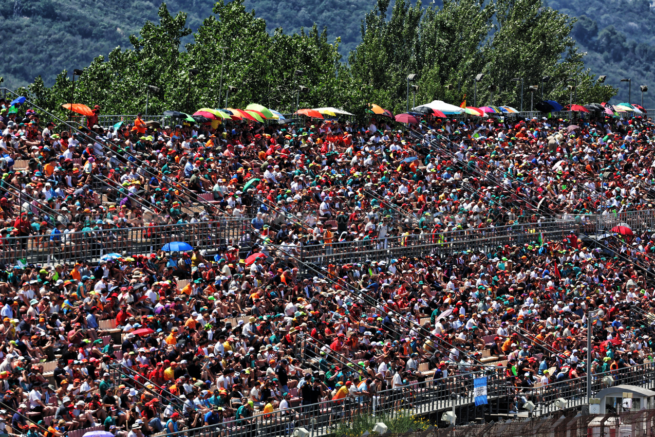 GP SPAGNA, Circuit Atmosfera - fans in the grandstand.

22.06.2024. Formula 1 World Championship, Rd 10, Spanish Grand Prix, Barcelona, Spain, Qualifiche Day.

- www.xpbimages.com, EMail: requests@xpbimages.com © Copyright: Moy / XPB Images