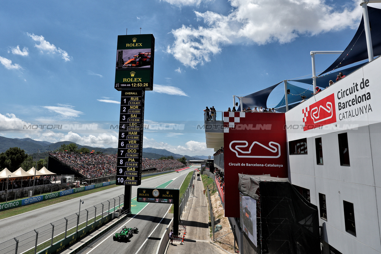 GP SPAGNA, Zhou Guanyu (CHN) Sauber C44.

22.06.2024. Formula 1 World Championship, Rd 10, Spanish Grand Prix, Barcelona, Spain, Qualifiche Day.

- www.xpbimages.com, EMail: requests@xpbimages.com © Copyright: Moy / XPB Images