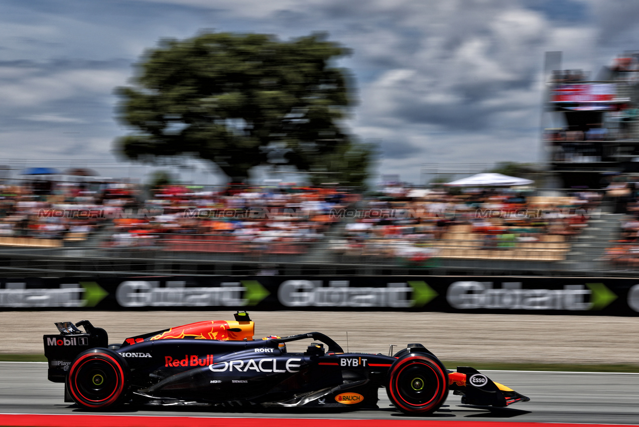 GP SPAGNA, Sergio Perez (MEX) Red Bull Racing RB20.

22.06.2024. Formula 1 World Championship, Rd 10, Spanish Grand Prix, Barcelona, Spain, Qualifiche Day.

- www.xpbimages.com, EMail: requests@xpbimages.com © Copyright: Charniaux / XPB Images