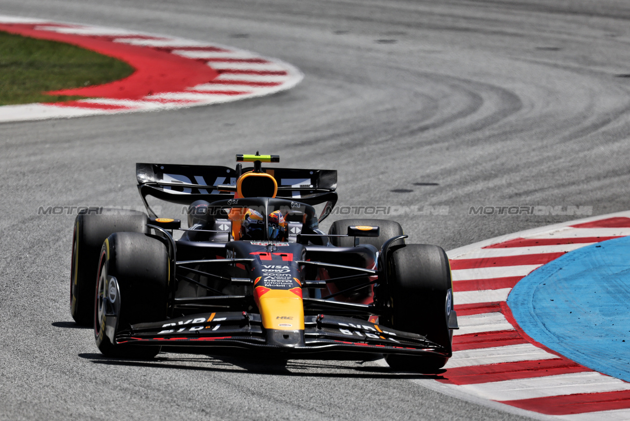 GP SPAGNA, Sergio Perez (MEX) Red Bull Racing RB20.

22.06.2024. Formula 1 World Championship, Rd 10, Spanish Grand Prix, Barcelona, Spain, Qualifiche Day.

- www.xpbimages.com, EMail: requests@xpbimages.com © Copyright: Rew / XPB Images