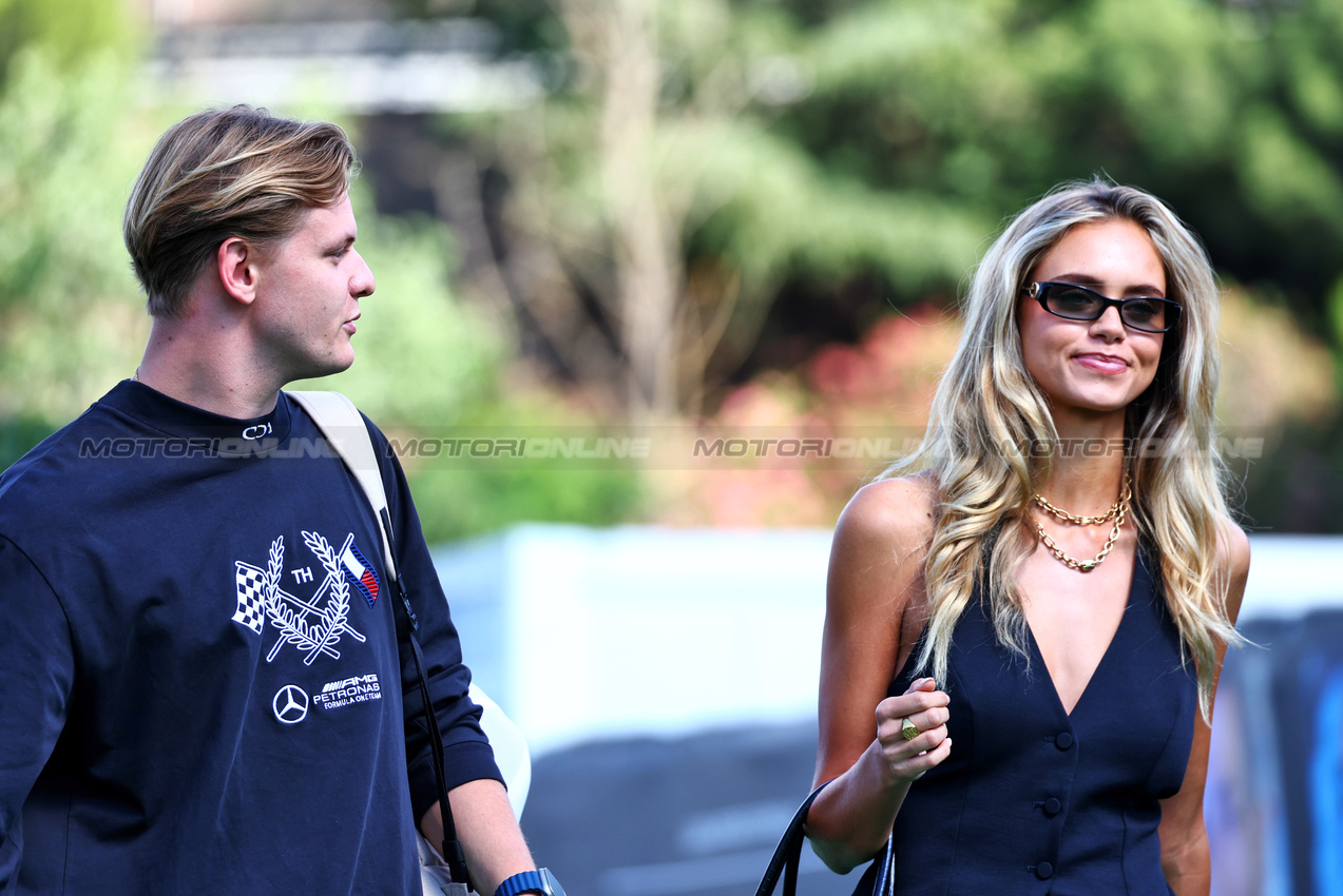 GP SPAGNA, (L to R): Mick Schumacher (GER) Mercedes AMG F1 Reserve Driver with Domenica Laila Hasanovic (DEN).

22.06.2024. Formula 1 World Championship, Rd 10, Spanish Grand Prix, Barcelona, Spain, Qualifiche Day.

 - www.xpbimages.com, EMail: requests@xpbimages.com © Copyright: Coates / XPB Images